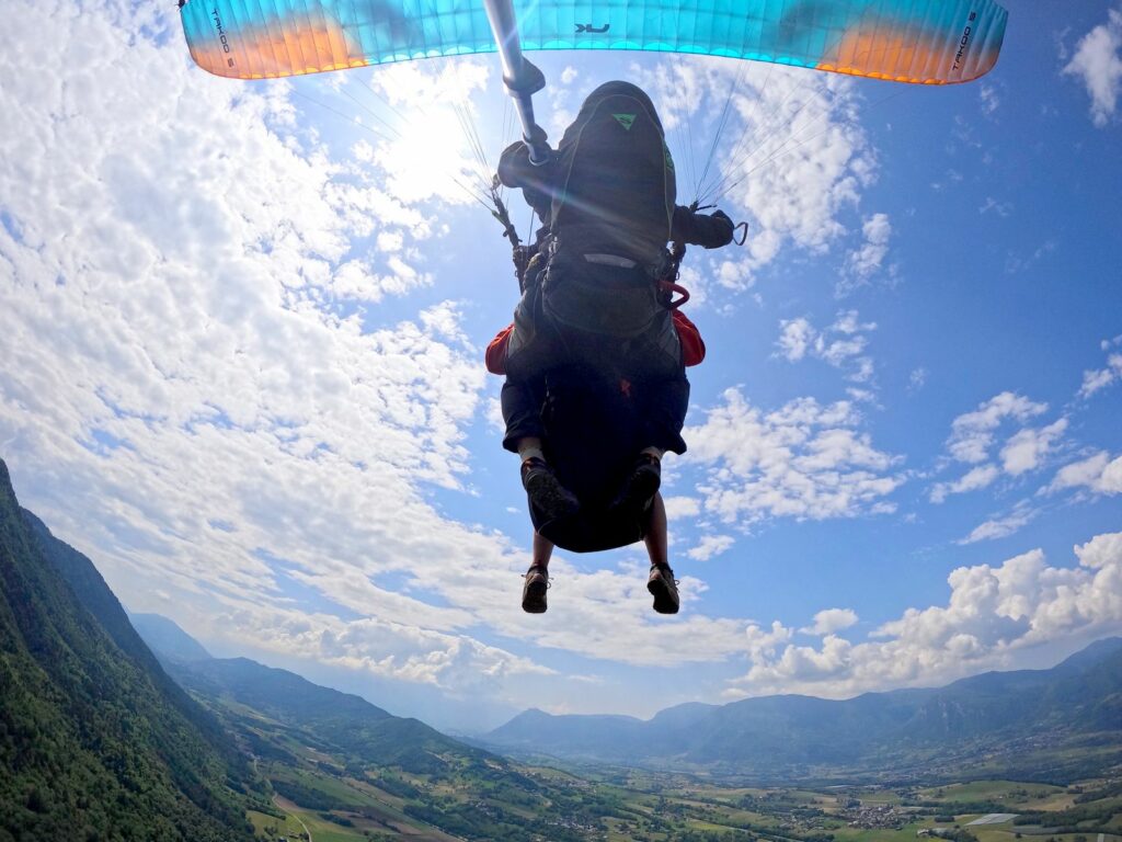 paragliding flight aix les bains lake