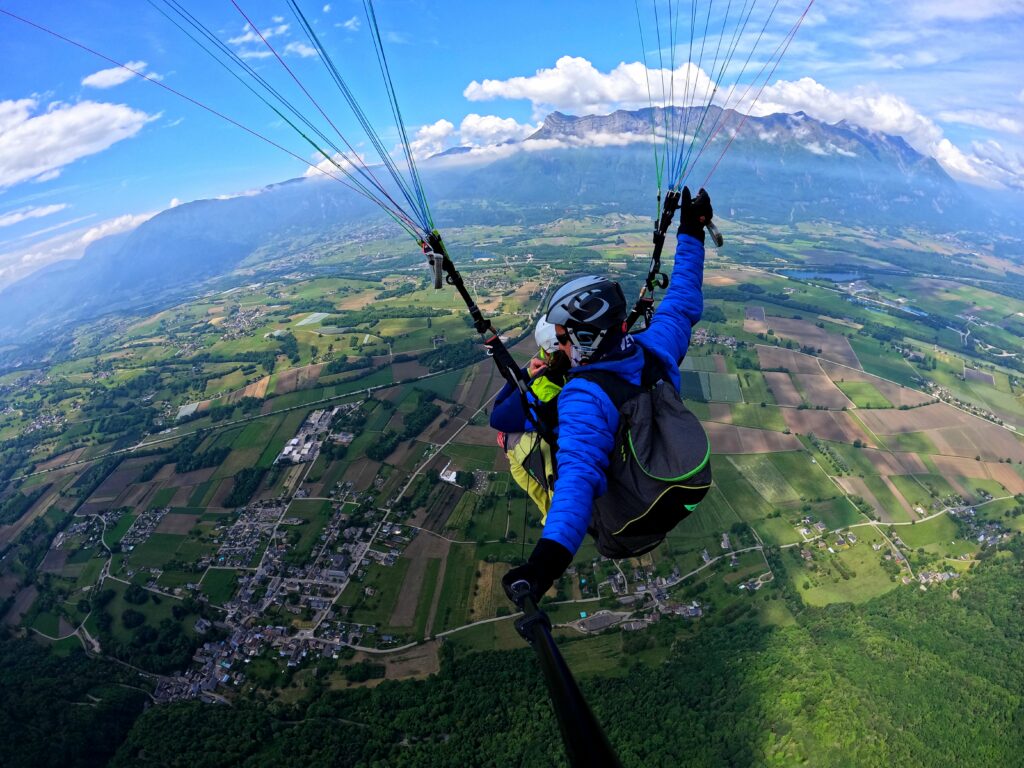 Saut biplace parapente massif des Bauges Savoie