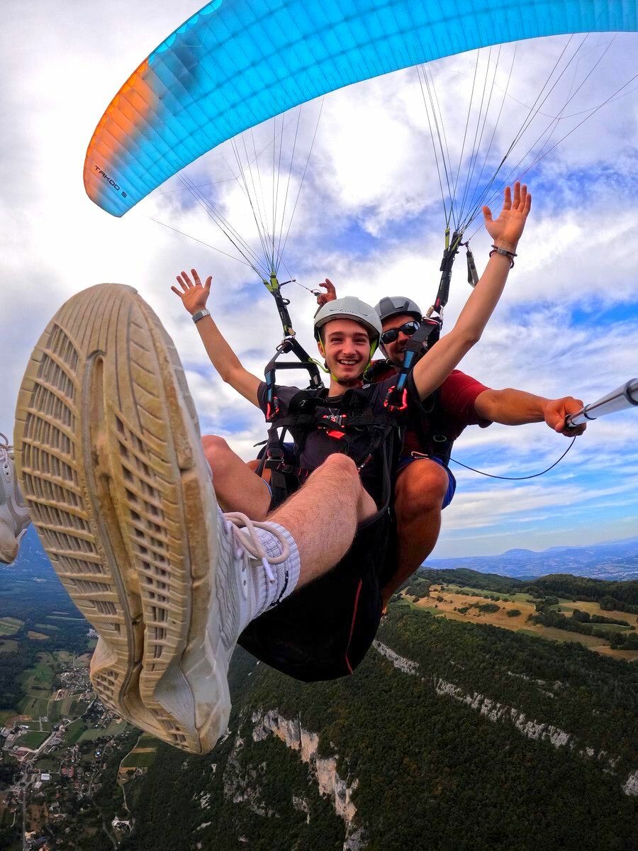 paragliding tandem flight over Aix les bains