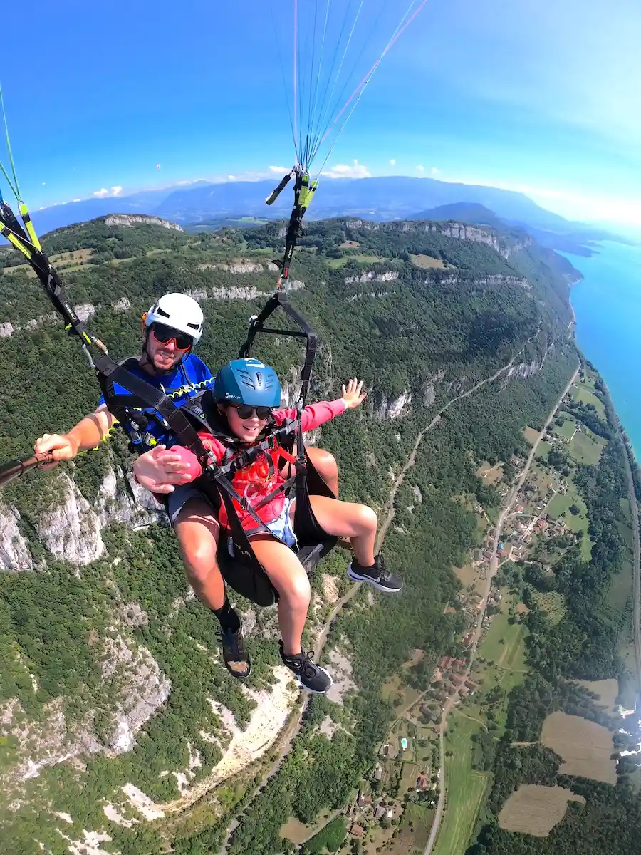 Parapente biplace enfant au col du Sapenay proche d’Aix-les-Bains