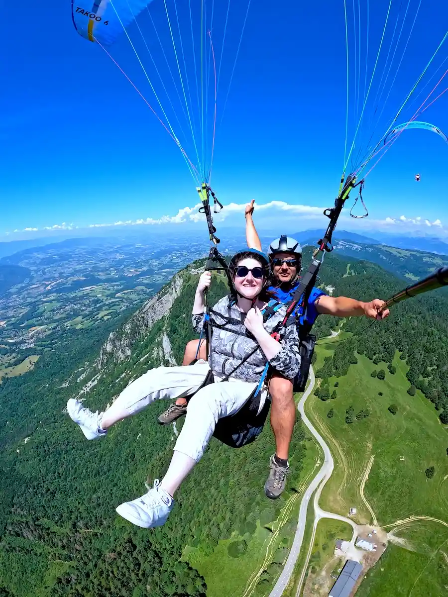 Survol en parapente du belvédère du revard au dessus d’Aix-les-Bains