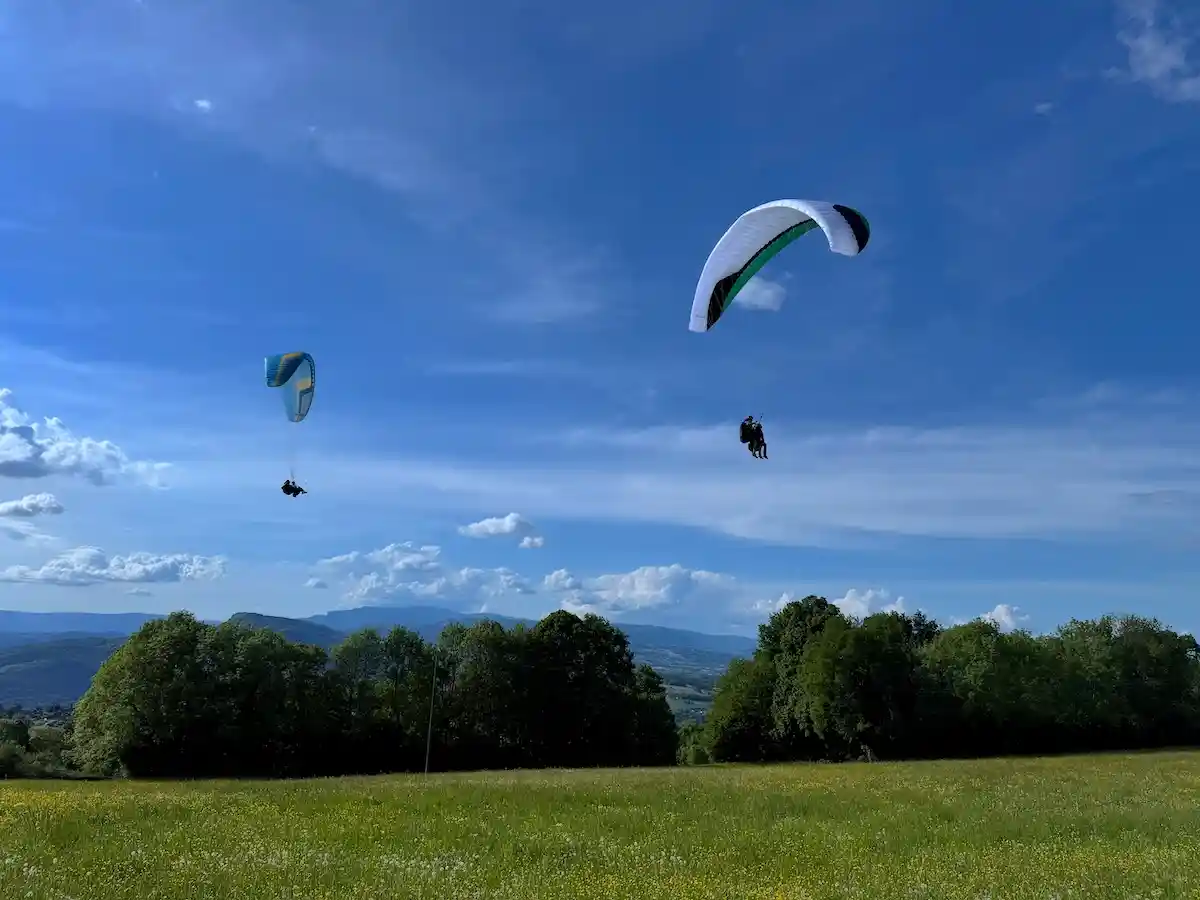 atterrissage en parapente biplace à Trévignin