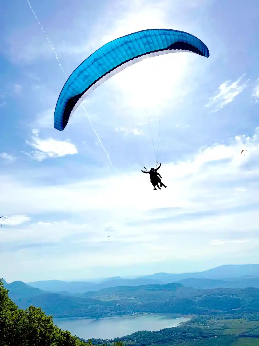 décollage en parapente depuis le Revard