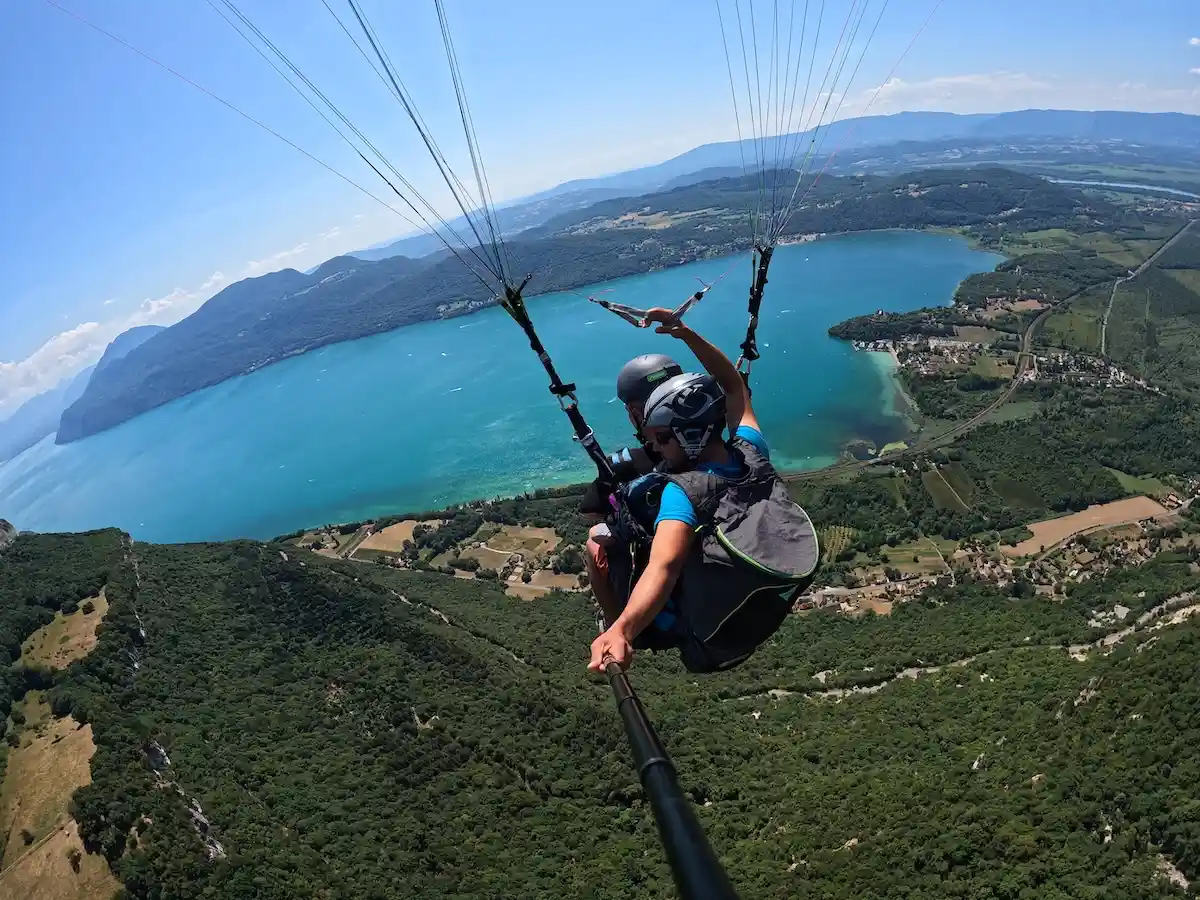 lac du bourget vu depuis les airs parapente sapenay
