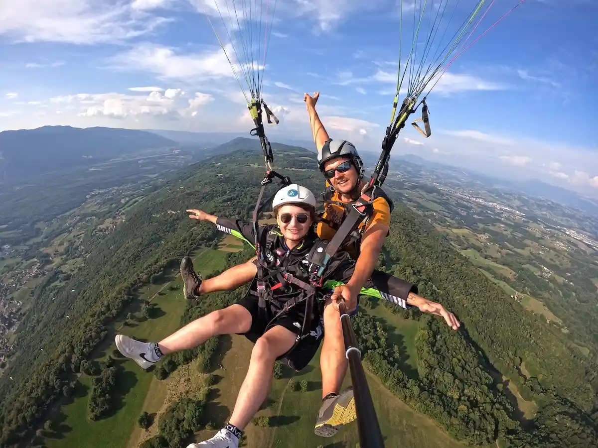parapente au dessus du sapenay chindrieux lac du bourget