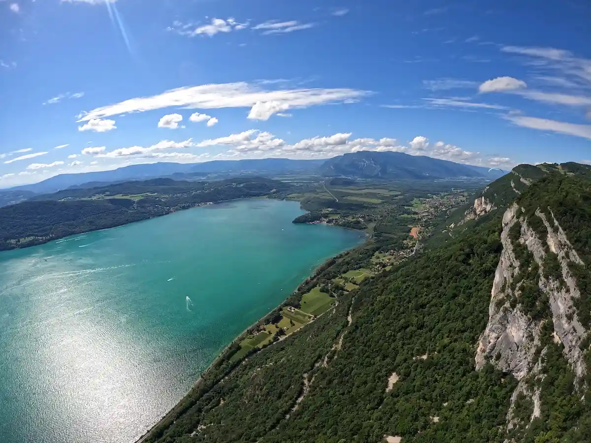 parapente sur la montagne de cessens lac du bourget chindrieux