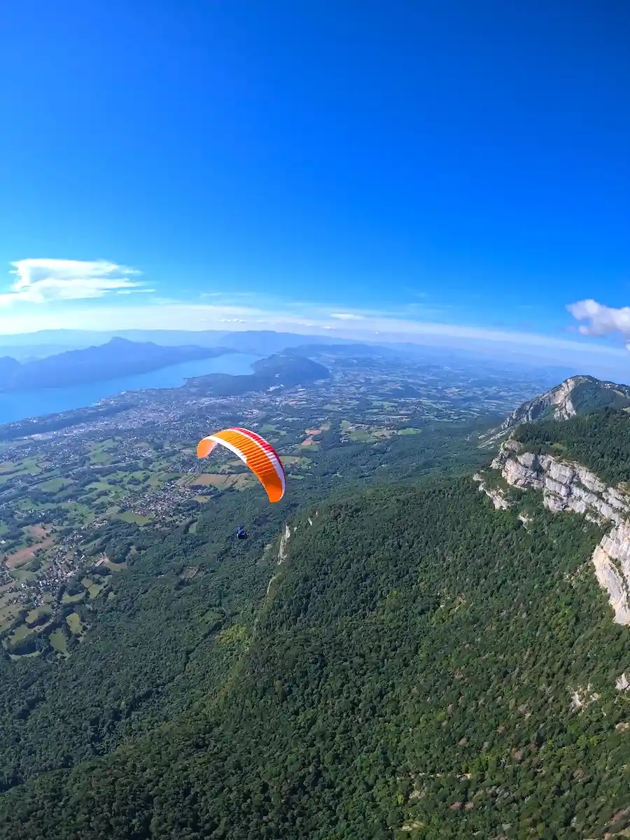 survol de vérel en parapente biplace vue sur Aix-les-bains