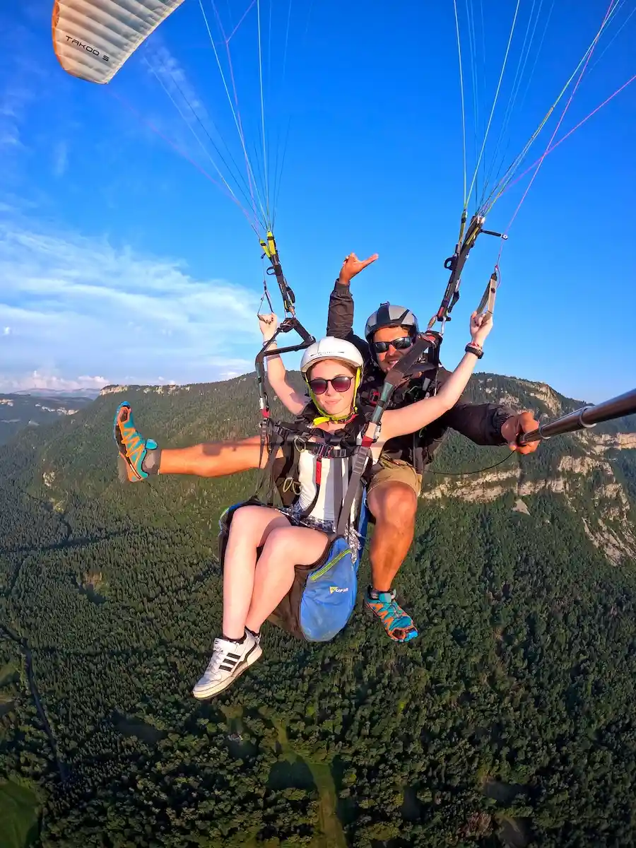 vol en parapente biplace au coucher de soliel sur le lac du Bourget