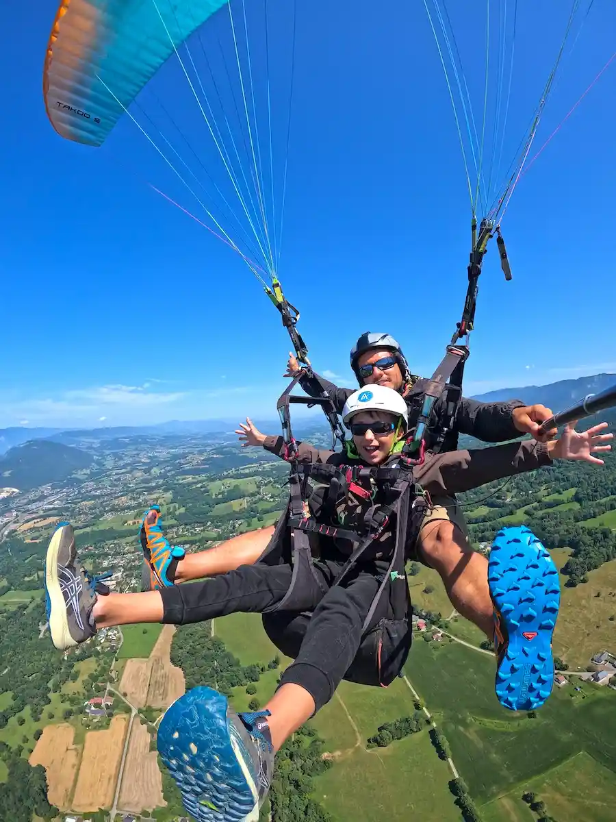 vol enfant en parapente à Aix-les-Bains