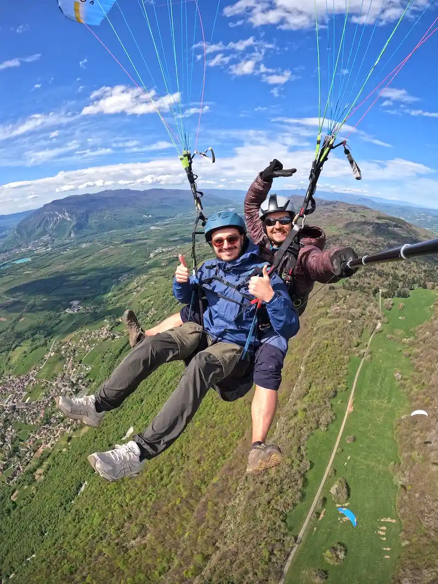vol parapente biplace au-dessus de Chindrieux près d’Aix-les-Bains