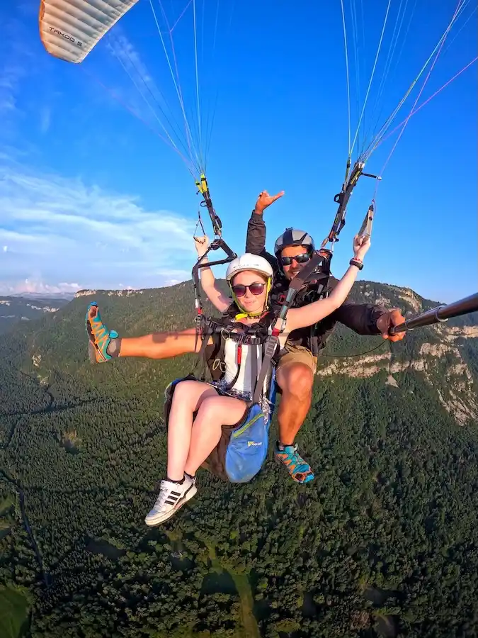 vol en parapente biplace au coucher de soliel sur le lac du Bourget chambéry