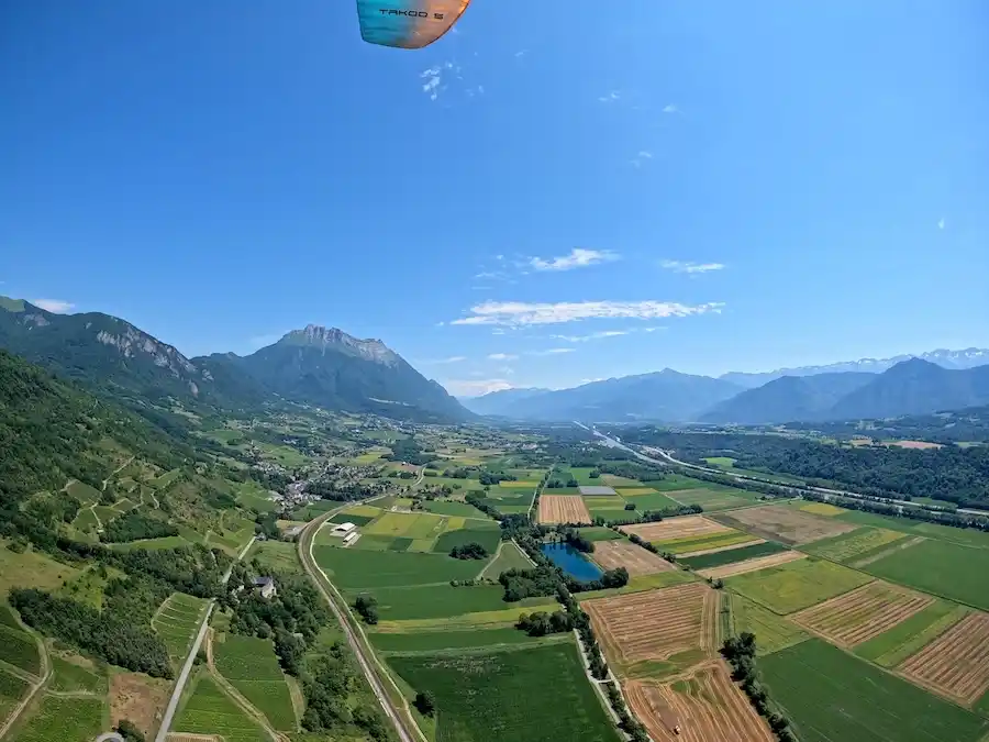 vue en parapente combe de savoie chambéry montlambert montmélian